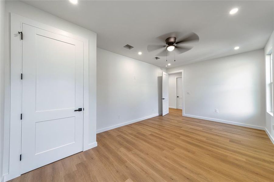 Spacious, unfurnished interior of a new home in , Dallas (Image 14).