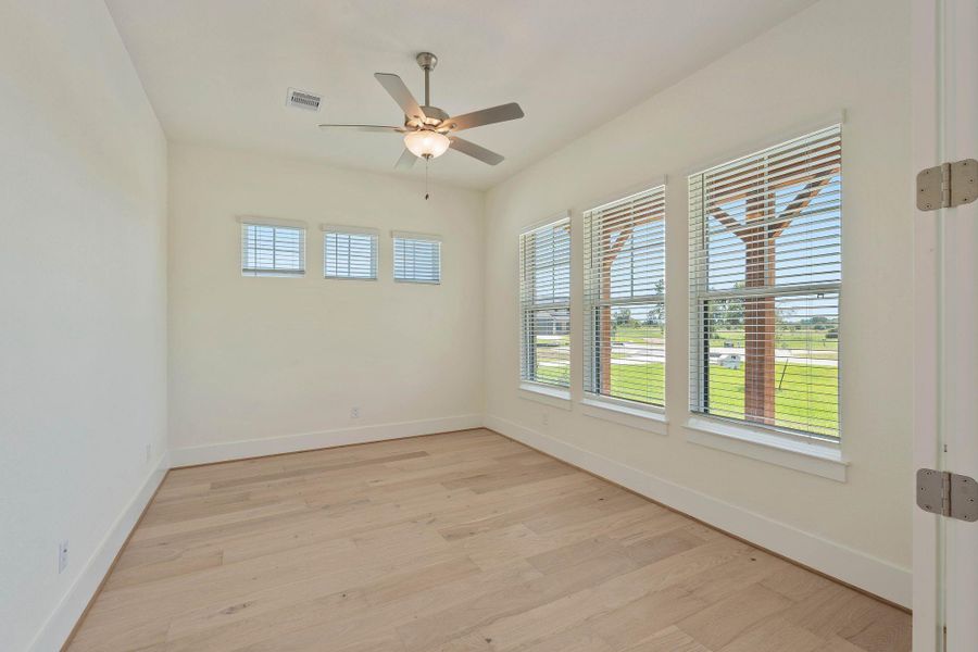 Spacious, unfurnished interior of a new home in Chapel Bend, Montgomery (Image 13).