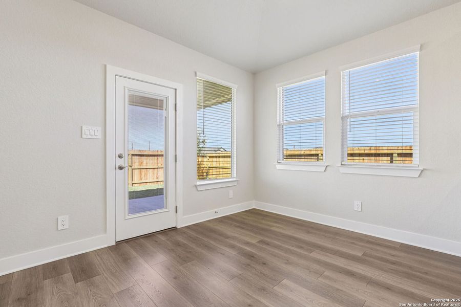 Spacious, unfurnished interior of a new home in Carmel Ranch, Schertz (Image 32).