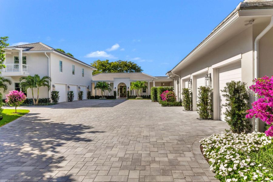 Exterior details and patio area of a home in , Wellington (Image 33).