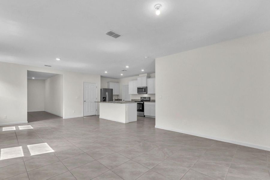 Spacious, unfurnished interior of a new home in , Port St. Lucie (Image 26).