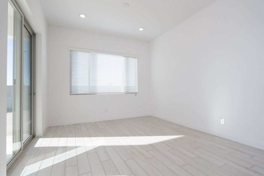 Spacious, unfurnished interior of a new home in Soleo, San Tan Valley (Image 24).