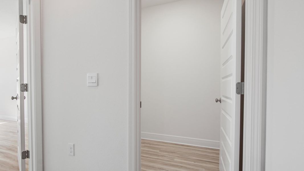 Spacious, unfurnished interior of a new home in Bayside at Ward Creek, Panama City Beach (Image 30).