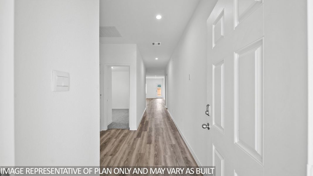 Spacious, unfurnished interior of a new home in Holly Trails, Sour Lake (Image 9).