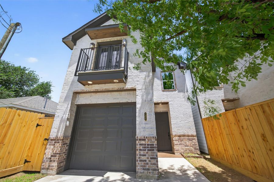 Front exterior of a new home in , Houston, TX, highlighting curb appeal (Image 22).