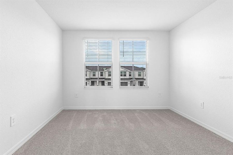 Spacious, unfurnished interior of a new home in , Bradenton (Image 12).