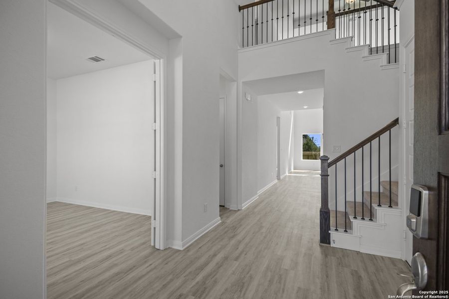 Spacious, unfurnished interior of a new home in Stillwater Ranch, San Antonio (Image 19). Spacious, unfurnished interior of a new home in Stillwater Ranch, San Antonio (Image 19).