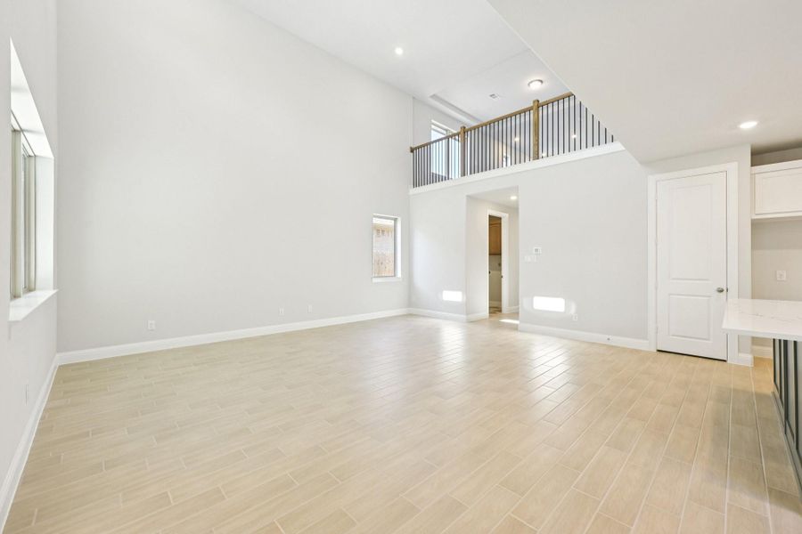 Spacious, unfurnished interior of a new home in Evergreen 40', Conroe (Image 21).