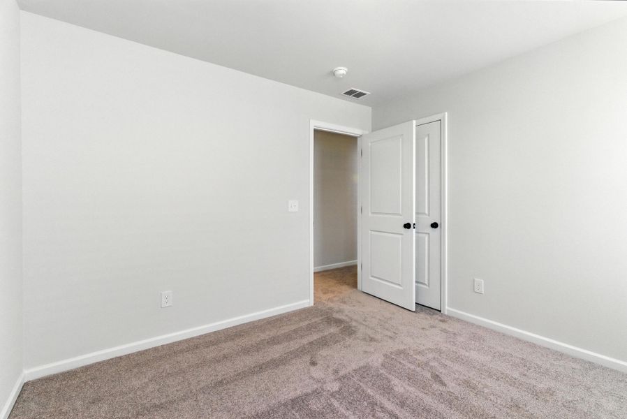Spacious, unfurnished interior of a new home in , Summerville (Image 41).