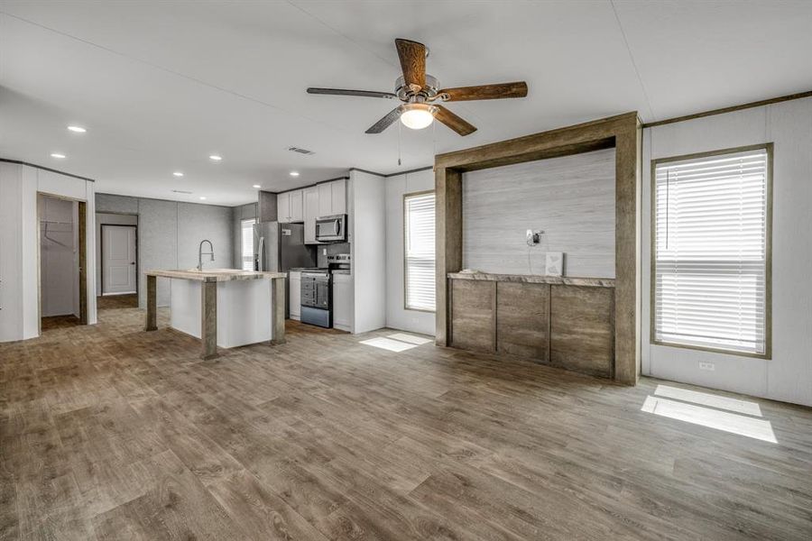 Spacious, unfurnished interior of a new home in , Hawley (Image 23).