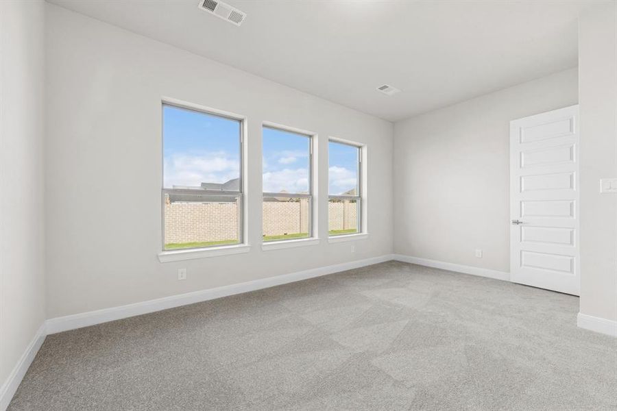 Spacious, unfurnished interior of a new home in Myrtle Creek, Waxahachie (Image 26).