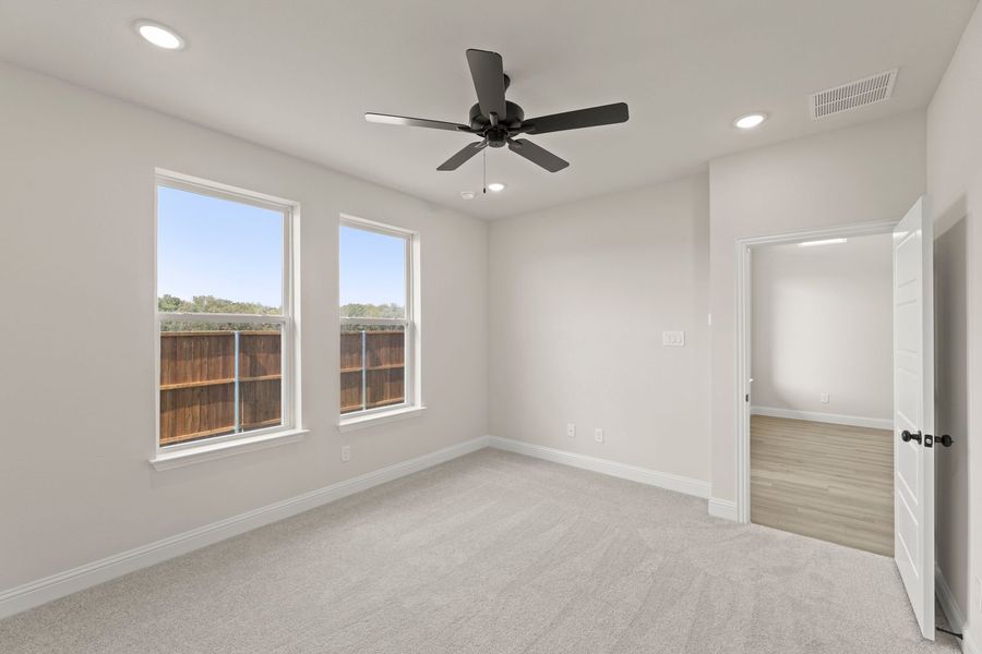 Spacious, unfurnished interior of a new home in Creekside, Royse City (Image 26).