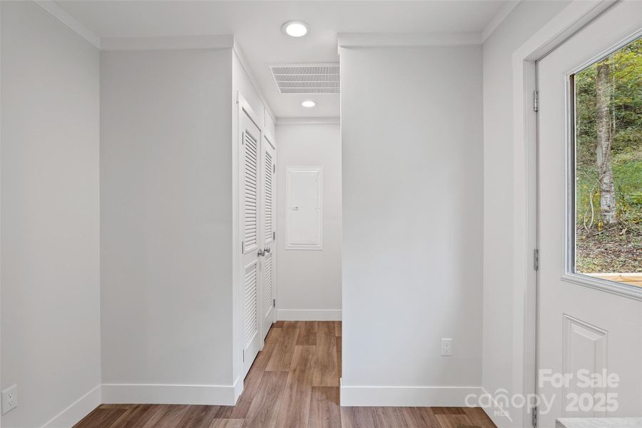 Spacious, unfurnished interior of a new home in , Burnsville (Image 24).