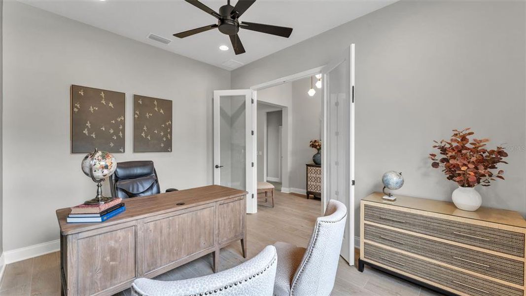 Furnished interior view inside a new home in , Lakeland (Image 10).