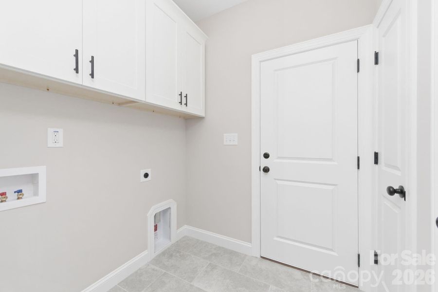 Spacious, unfurnished interior of a new home in , Winston-Salem (Image 27).