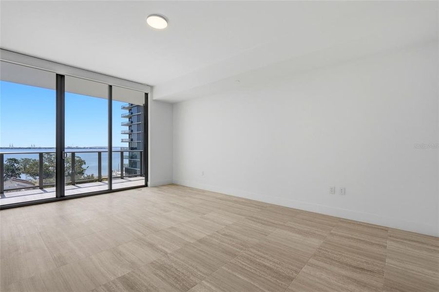 Spacious, unfurnished interior of a new home in The Ritz-Carlton Residences, Tampa (Image 22). Spacious, unfurnished interior of a new home in The Ritz-Carlton Residences, Tampa (Image 22).