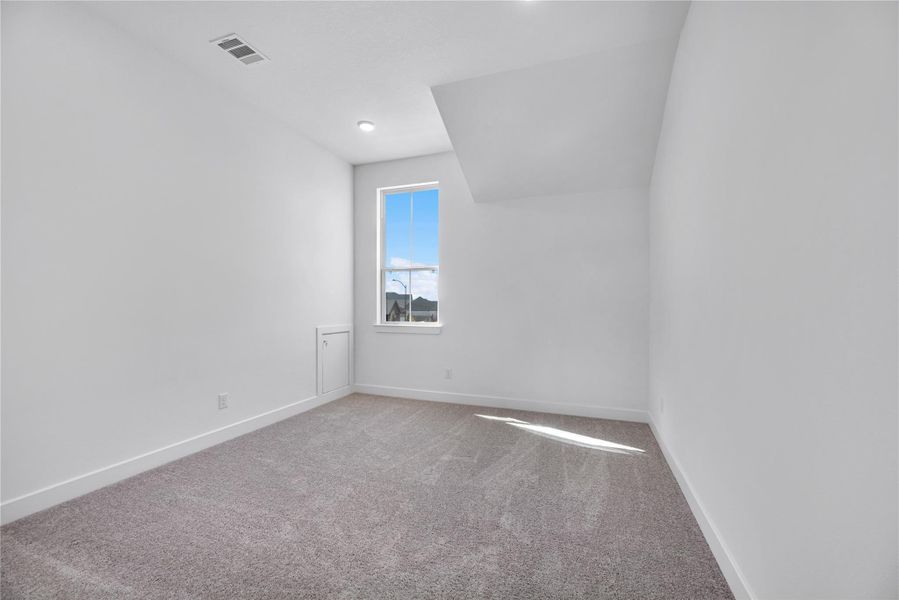 Spacious, unfurnished interior of a new home in Austin Point, Richmond (Image 13).
