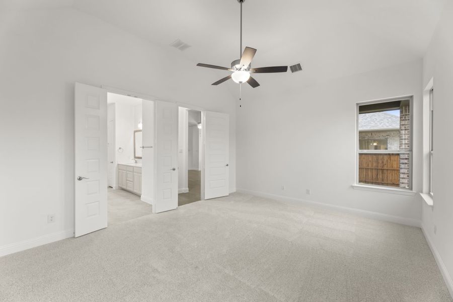 Spacious, unfurnished interior of a new home in River Ranch, Van Alstyne (Image 23).