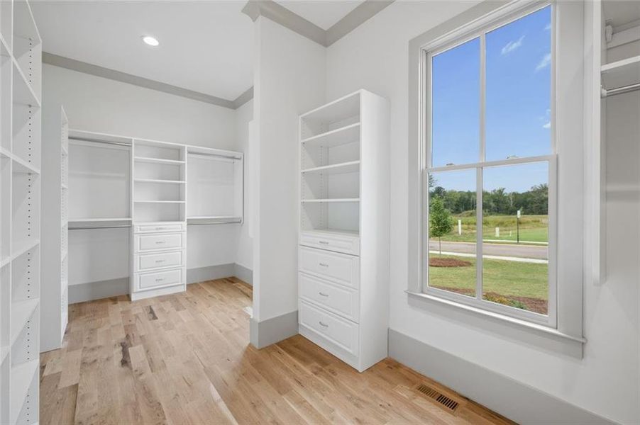 Spacious, unfurnished interior of a new home in , Bogart (Image 20).