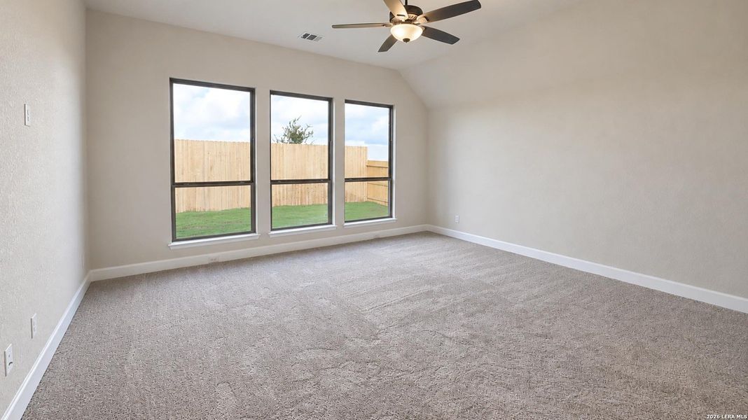 Spacious, unfurnished interior of a new home in Cibolo Valley Heights, Cibolo (Image 18).