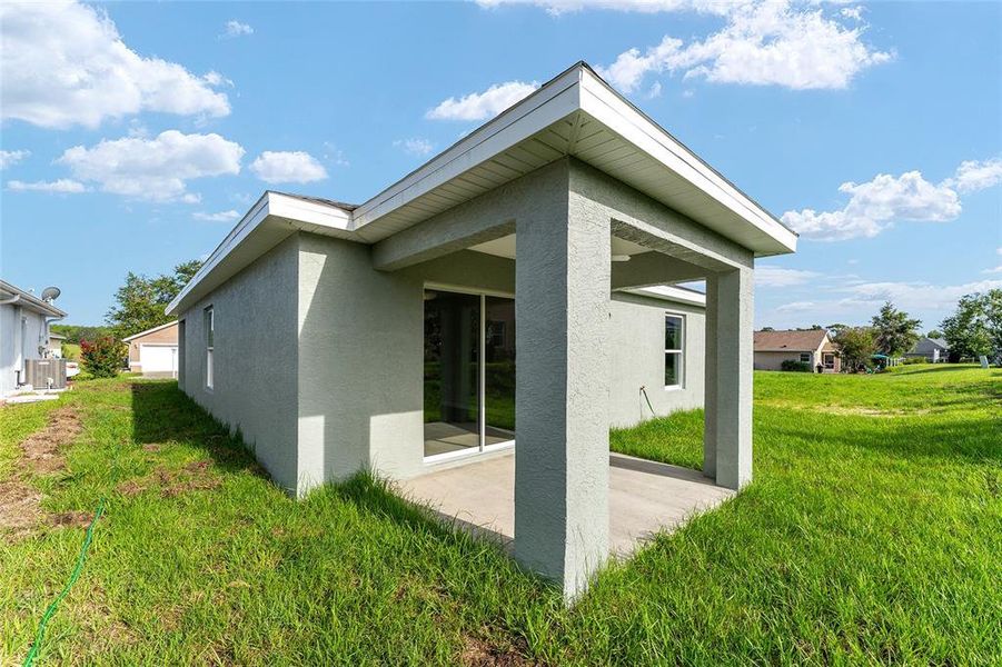 Exterior details and patio area of a home in , Floral City (Image 32).
