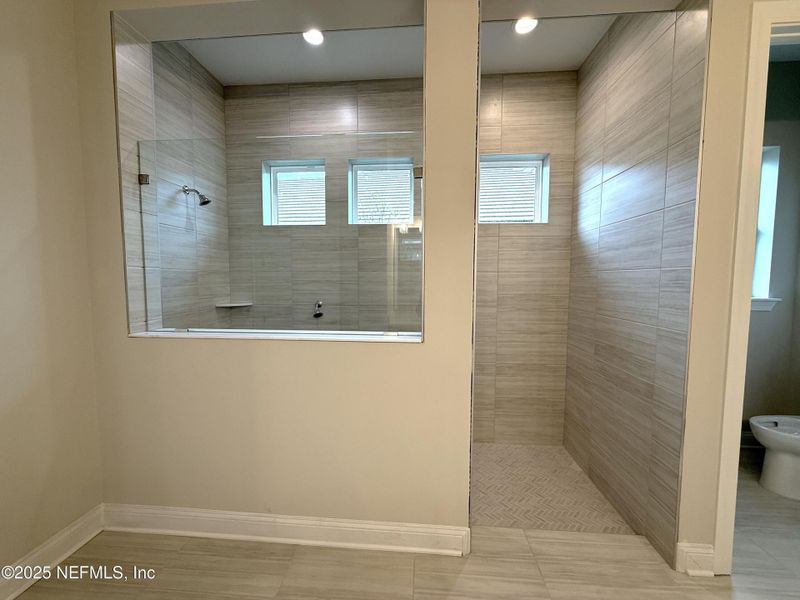 Image 31 of a home in Madeira.