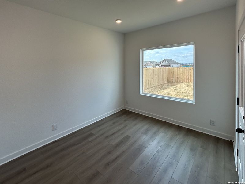 Spacious, unfurnished interior of a new home in Hennersby Hollow, San Antonio (Image 16).