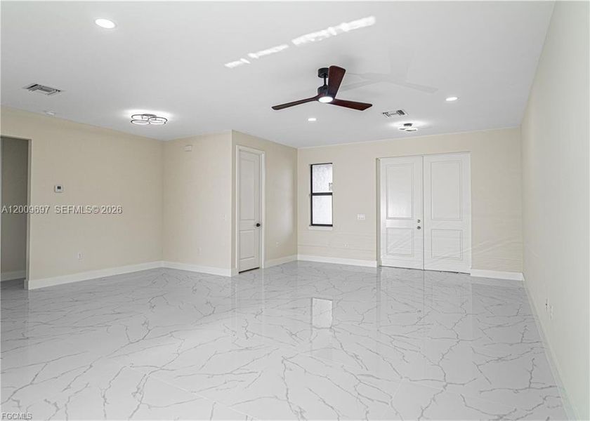 Spacious, unfurnished interior of a new home in , Lehigh Acres (Image 9).