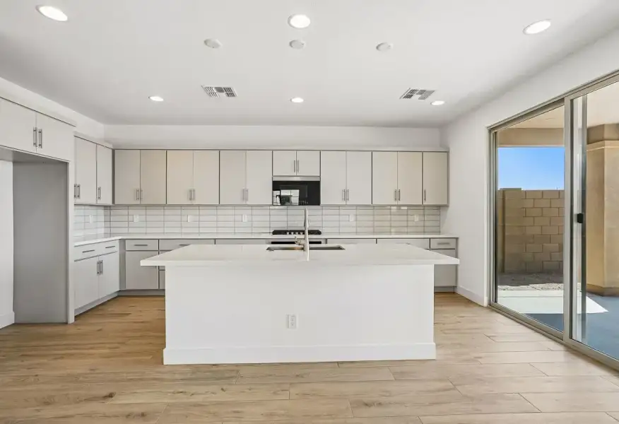 Kitchen - 6 of 11
