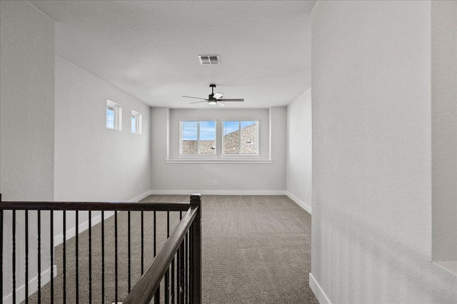 Spacious, unfurnished interior of a new home in Village at Three Oaks, Seguin (Image 28).