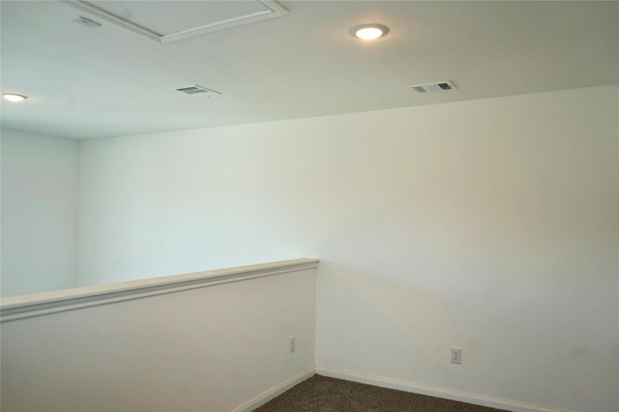 Spacious, unfurnished interior of a new home in Marie Village, Conroe (Image 8).