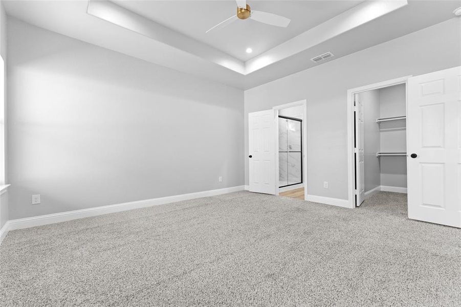 Spacious, unfurnished interior of a new home in , Greenville (Image 11).