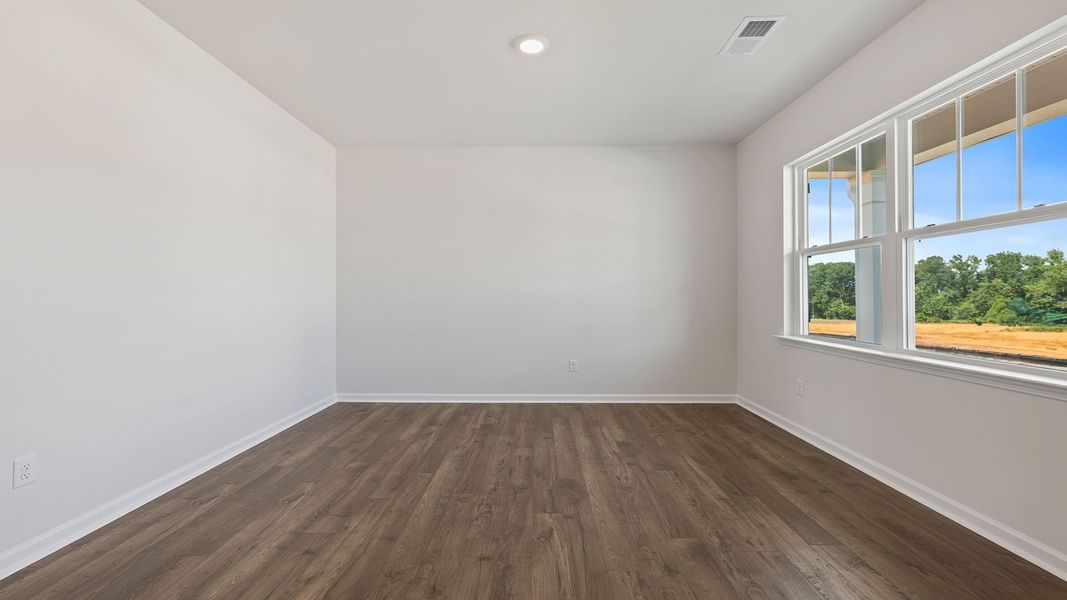 Spacious, unfurnished interior of a new home in Palmetto Valley, Anderson (Image 15).