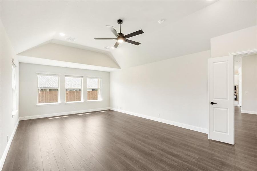 Spacious, unfurnished interior of a new home in Homestead at Daniel Farms, DeSoto (Image 19).