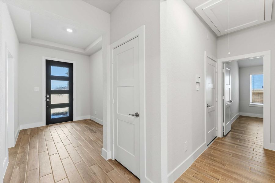 Spacious, unfurnished interior of a new home in Laurel Landing, Alvin (Image 20).