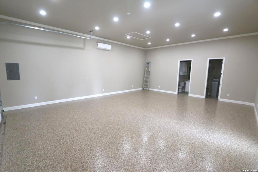 Spacious, unfurnished interior of a new home in , La Vernia (Image 77).