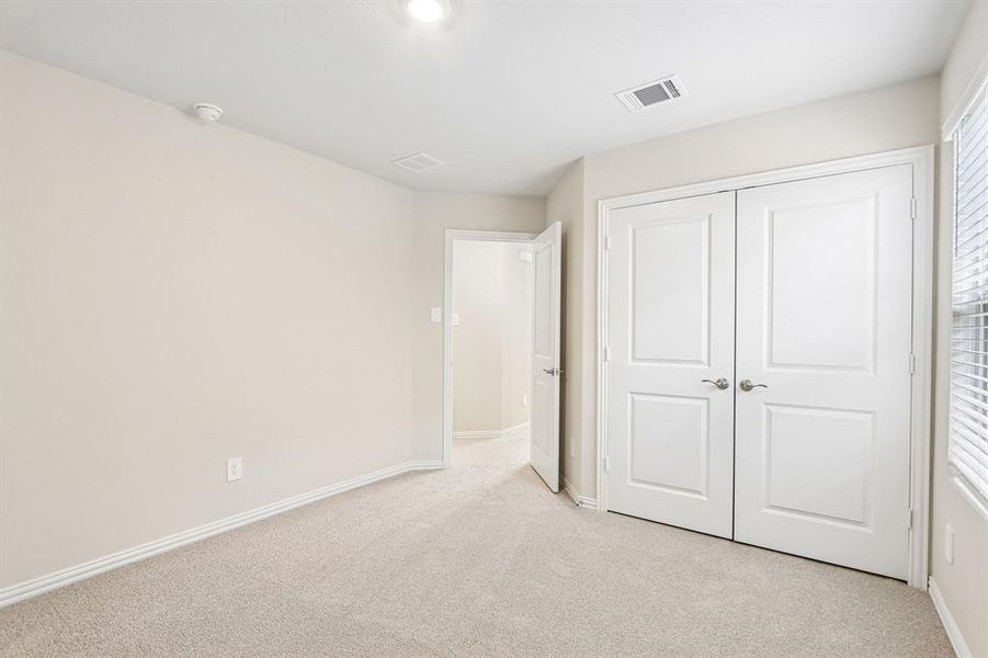 Spacious, unfurnished interior of a new home in Oak Ridge Park, Corinth (Image 32).