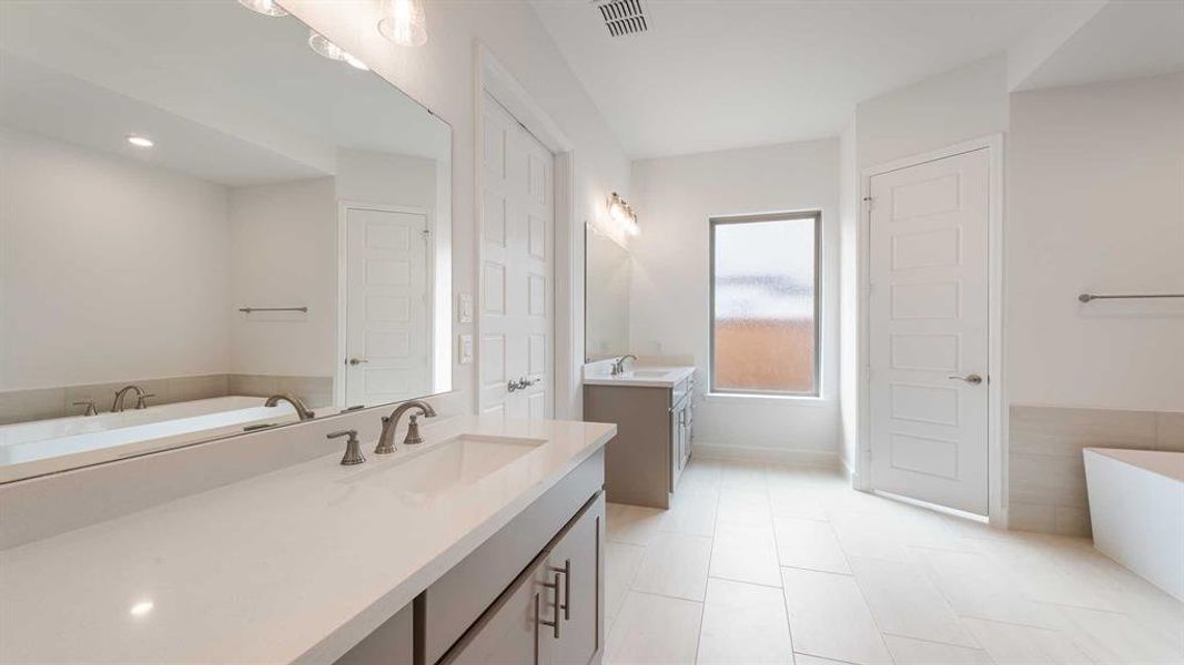 Furnished interior view inside a new home in Myrtle Creek 71', Waxahachie (Image 7).