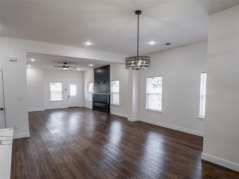 Spacious, unfurnished interior of a new home in , Dallas (Image 16).