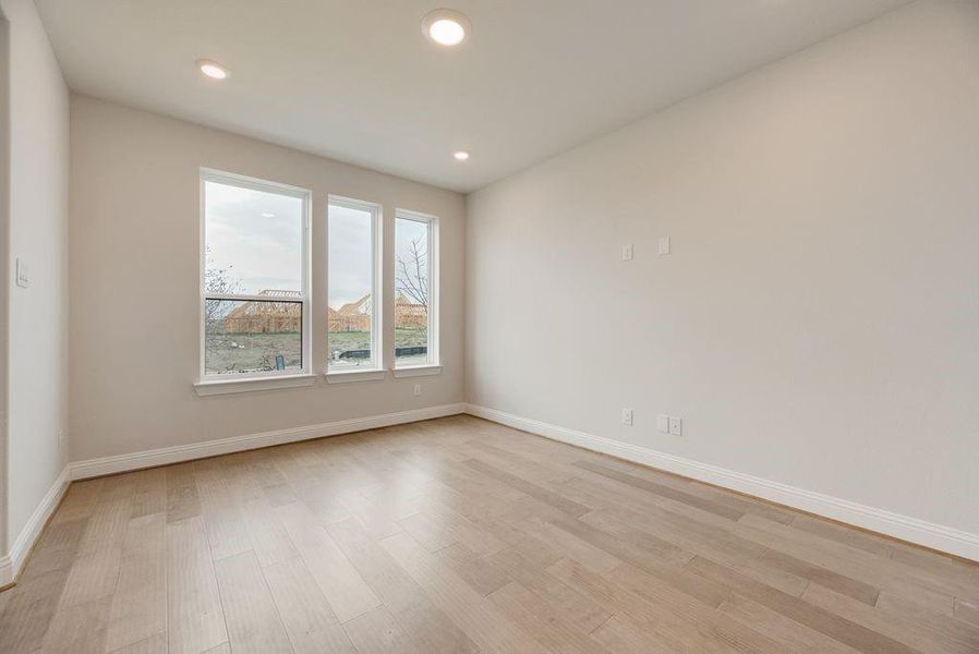 Spacious, unfurnished interior of a new home in Monterra, Fate (Image 25).