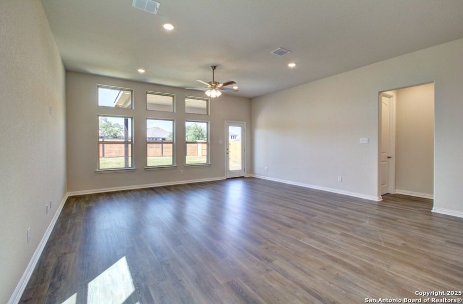 Spacious, unfurnished interior of a new home in , New Braunfels (Image 25).