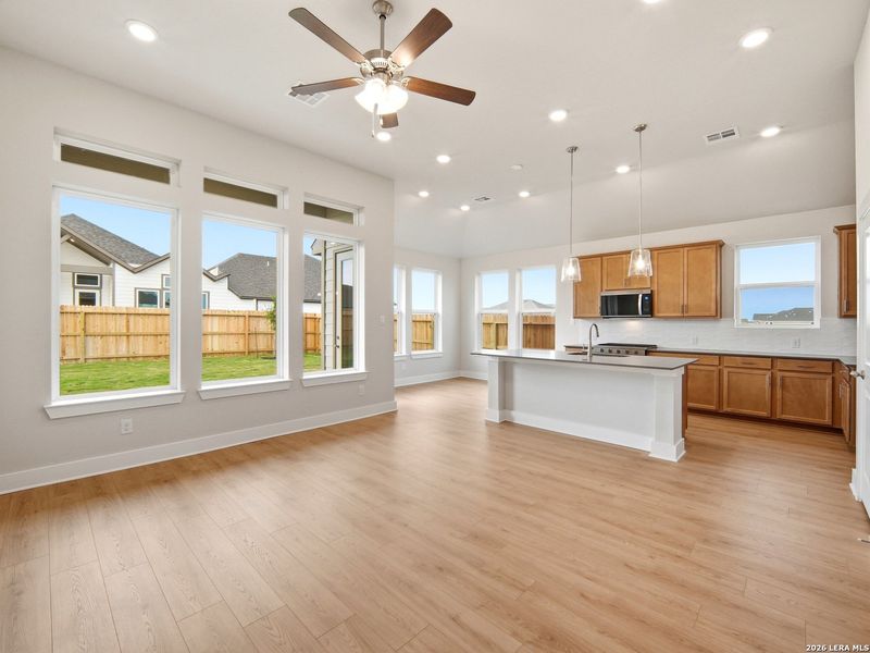 Spacious, unfurnished interior of a new home in Westridge, San Antonio (Image 12).