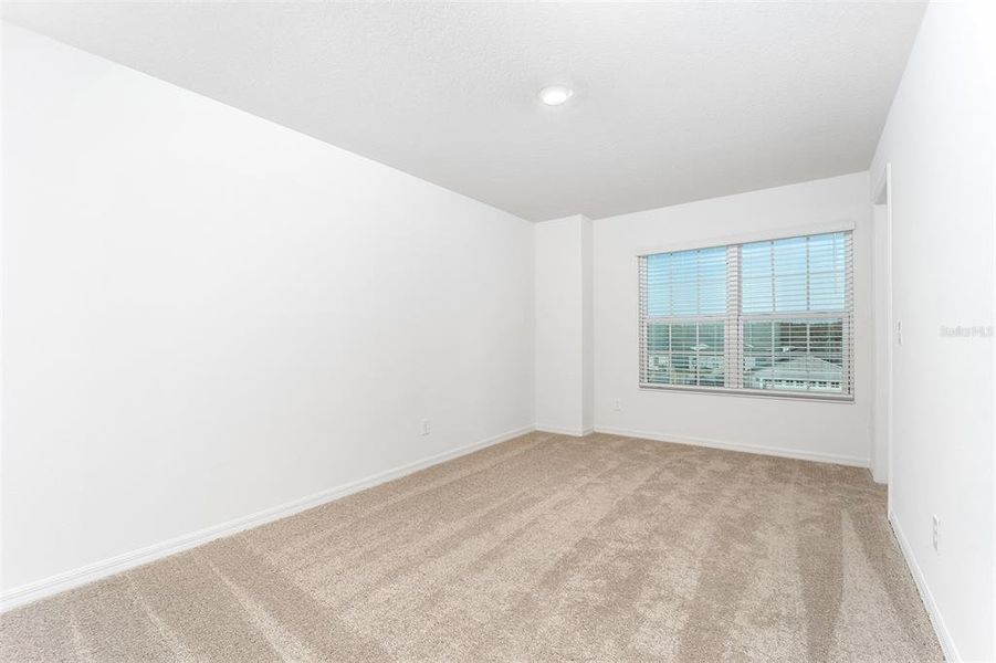 Spacious, unfurnished interior of a new home in Gum Lake Preserve, Lake Alfred (Image 16).