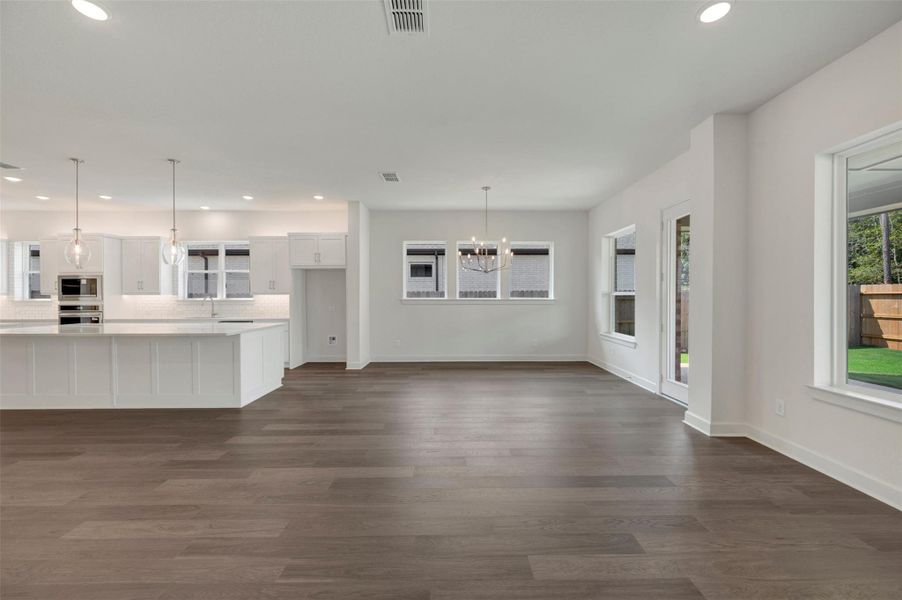 Spacious, unfurnished interior of a new home in ARTAVIA - Parkview Collection, Conroe (Image 23).