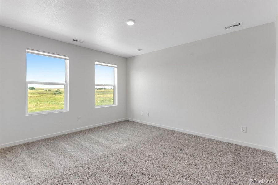 Spacious, unfurnished interior of a new home in Vista Meadows, Fort Lupton (Image 16).