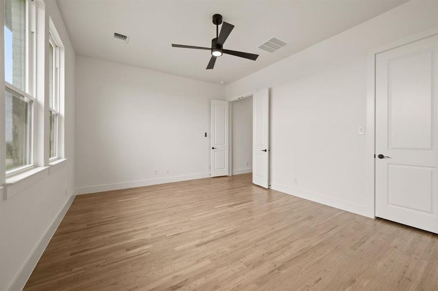 Spacious, unfurnished interior of a new home in Bella Crossing, Fort Worth (Image 35).