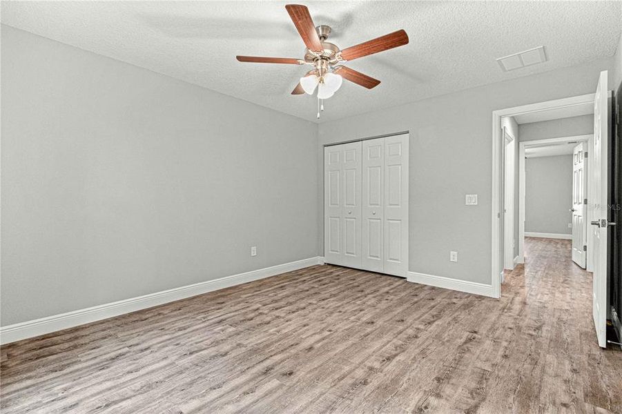 Spacious, unfurnished interior of a new home in , Summerfield (Image 12).