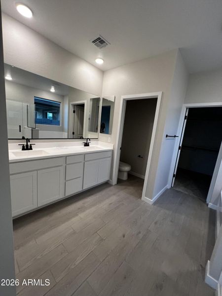 253 - DUAL VANITIES - PRIMARY BATH