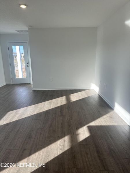 Spacious, unfurnished interior of a new home in Rookery, Green Cove Springs (Image 12).