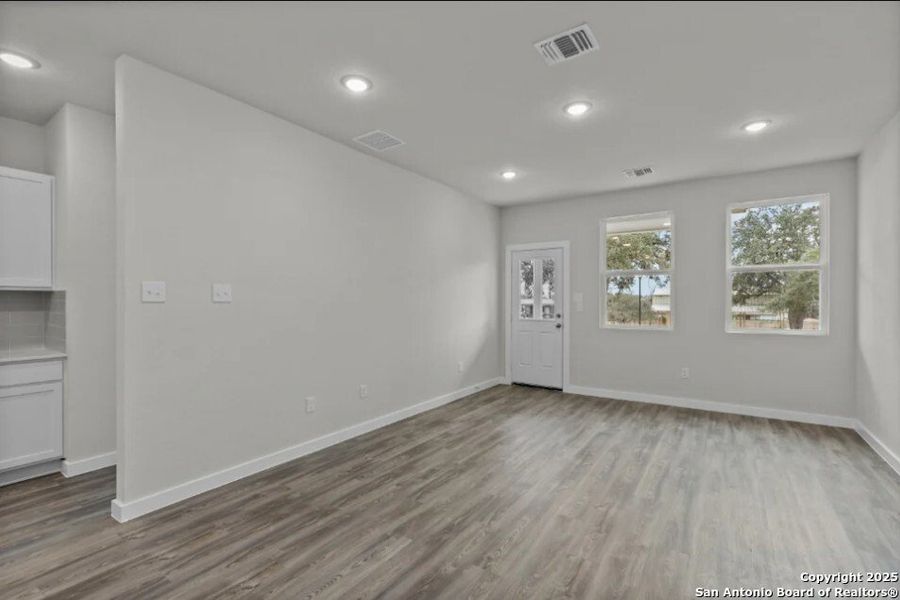 Spacious, unfurnished interior of a new home in Summerlin, San Antonio (Image 10). Spacious, unfurnished interior of a new home in Summerlin, San Antonio (Image 10).
